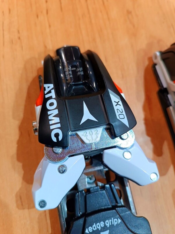 NOVÉ ZJAZDOVÉ SENIORSKÉ RACE VIAZANIE ATOMIC X20 EGA RACE